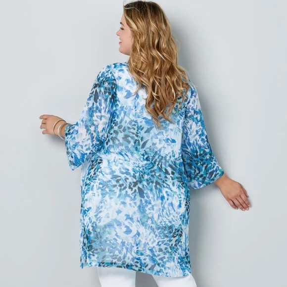 Avenue || Plus 14/16  Blue Animal Print Kimono - Picture 2 of 2